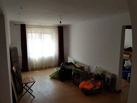 Vand apartament cu 4 camere, et.1, amenajat